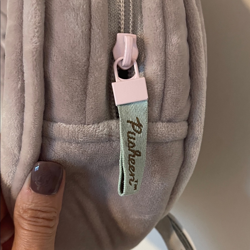 Pusheen Gray Crossbody Bag - Picture 3 of 4